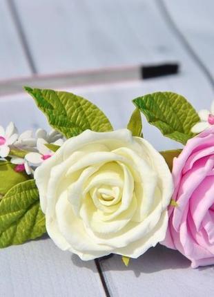 Обруч с розами для девочки украшение в прическу ободок с розовой и молочной розой2 фото