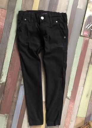Брендовые черные джинсы от gucci  ( оригинал ), черные скинни 5/6 лет