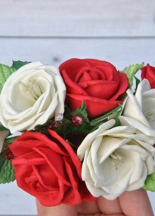 Заколка зажим с красными розами белыми эустомами украшение в волосы с цветами5 фото