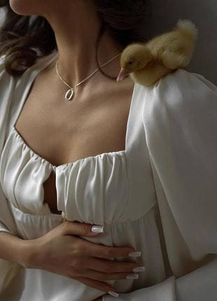 Жіноча молочна романтична, ніжна, вишукана та нереально красива сукня з відкритою спинкою7 фото