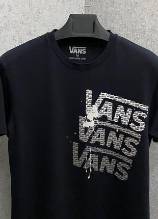 Черная футболка от бренда vans3 фото