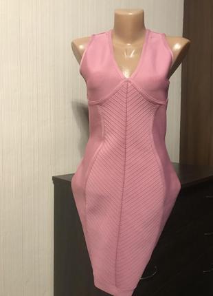 Розовое бандажное платье миди