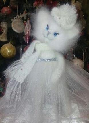Кошечка снегурочка в шапочке со стразами сваровски2 фото