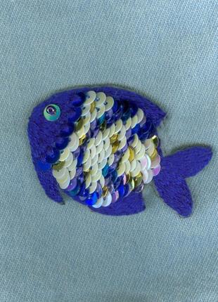 Вышитая брошь "синяя рыбка"1 фото