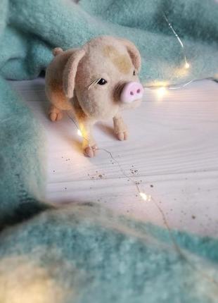 Різдвяна свинка - милий подарунок ручної роботи, валяне хрюшка хендмейд8 фото