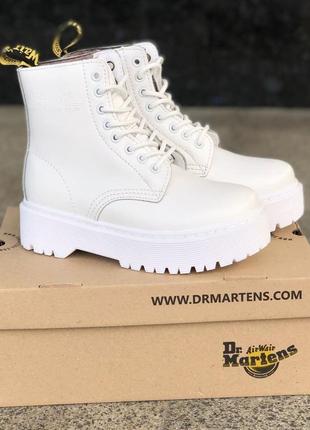 Зимние ботинки dr. martens jadon white женские на платформе белые5 фото