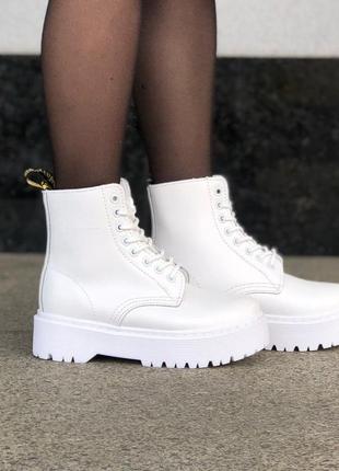 Зимние ботинки dr. martens jadon white женские на платформе белые3 фото