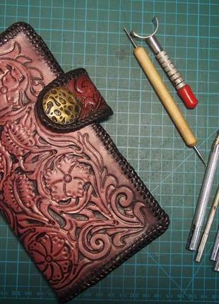 Жіночий гаманець бордовий орнамент, жіноче портмоне, бордовий гаманець, тиснення по шкірі1 фото