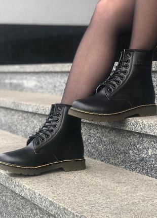 Dr. martens classic женские зимние ботинки мартинс с мехом3 фото