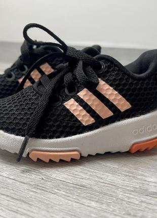 Стильні кросівки на дівчинку adidas оригінал2 фото