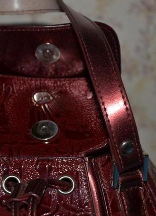Необычная женская сумка-бочонок бордовая4 фото