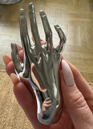 Большая красивенная брошь брошка рука серебристый металл 11 см очень круто