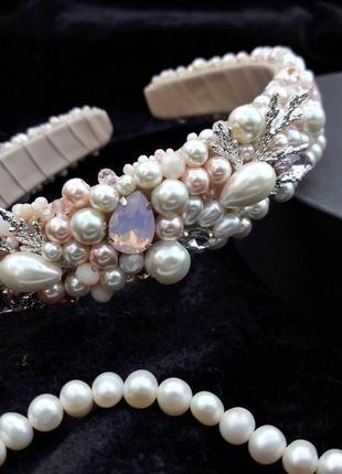 Свадебный обруч с керамическим жемчугом и кристаллами в розово-бежевых оттенках, тиара для невесты8 фото