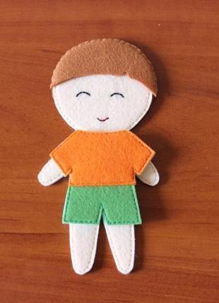Фетровая кукла мальчик с одеждой4 фото