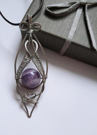 Кулон у техніці wire wrap з аметистом.