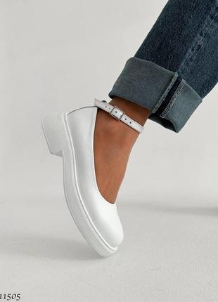Стильные туфли на низких каблуках из натуральной кожи белого цвета бежей6 фото