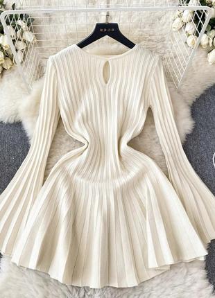 Сукня для свята коротка міні біла кремова з воланами нарядна