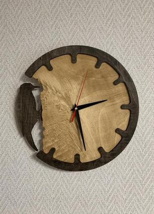 Дерев'яний настінний годинник