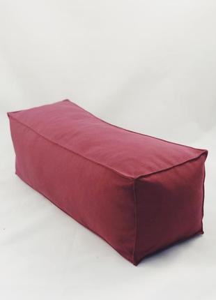 Подушка диванная гипоаллергенная. подушка-валик. прямоугольная подушка. бордовая подушка.1 фото