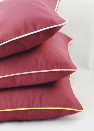 Диванна подушка. однотонна кольорова червона подушка. подушка з рожевим бортом. подушка з замком.3 фото