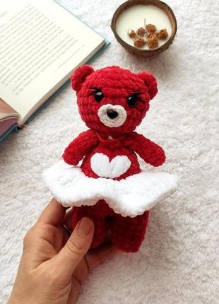 Червоний плюшевий ведмедик з сердце1 фото