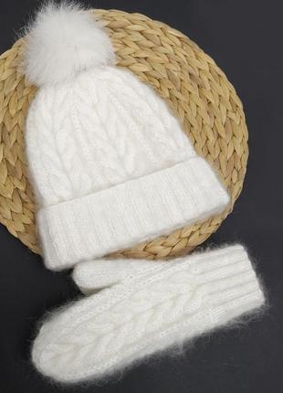 Зимова біла шапка мохер3 фото