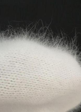 Белая шапка бини пушистая кролик ангора bregoli design ручная работа итальянская пряжа2 фото