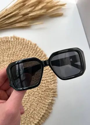 Жіночі прямокутні сонцезахисні окуляри в пластиковій оправі із захистом uv4005 фото