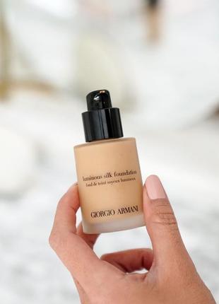 Тональний крем  giorgio armani luminous silk тон 63 фото