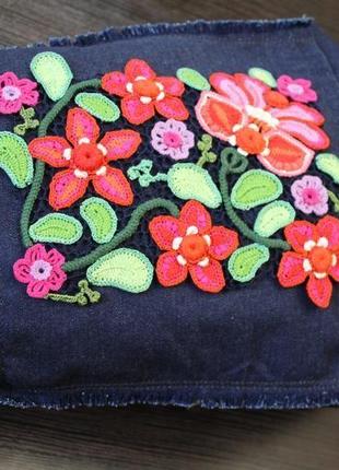 Сумка джинсовая на плечо кружевным декором "червона рута"3 фото