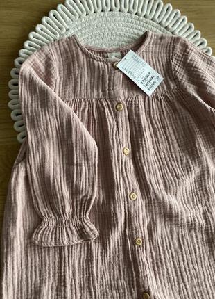 Розовое муслиновое платье от бренда h&m с пуговицами