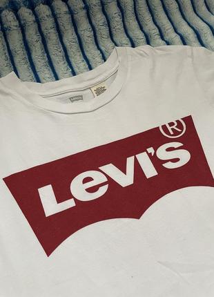 Белая женская футболка levi’s4 фото