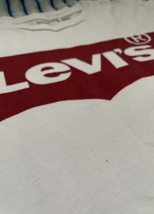 Белая женская футболка levi’s9 фото