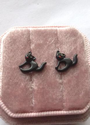 Черные модные серьги claire's. оригинал.