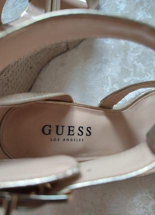 Жіночі туфлі  guess8 фото