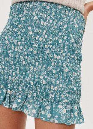 Стильная юбка резинка в цветы4 фото