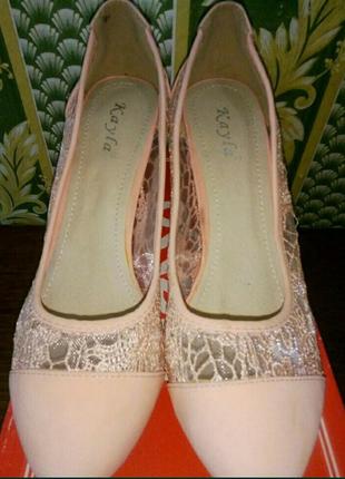 Продам літні туфельки з ажуром ніжно персикового кольору, 41 розмір6 фото