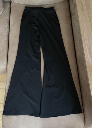 Крутезные черные брюки с кружными вставками для heels от shein6 фото