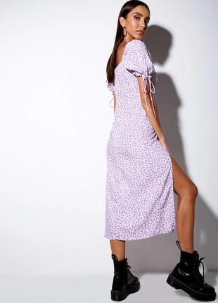 Лавандова жіноча літня сукня міді з розрізом4 фото