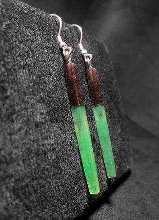 Зелені сережки з ювелірної смоли. подарунок для дівчини. весняні сережки.3 фото