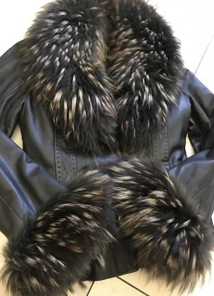 Кожаная зимняя куртка пиджак с натуральным мехом енота4 фото
