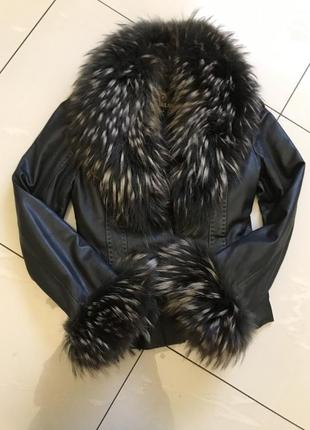 Зимова шкіряна куртка-піджак з натуральним хутром єнота6 фото