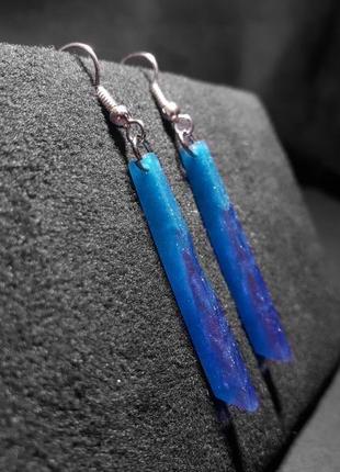 Сині сережки з фіолетовим відливом. стильні сережки з епоксидної смоли.