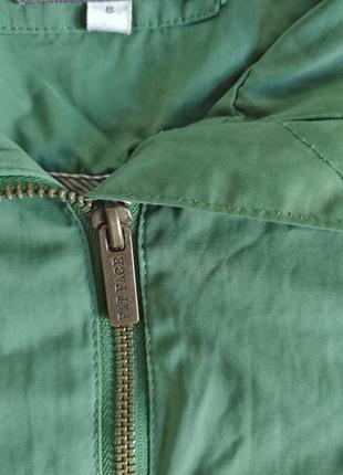 Зелёная куртка ветровка с капюшоном5 фото
