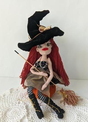 Ведьмочка. интерьерная текстильная кукла. сувенир на хэллоуин