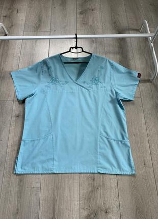 Медичний одяг з вишивкою машинною медична сорочка голубого кольору якісна річ розмір 52 54