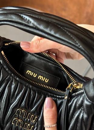 Шикарная сумка хобо в стиле miu miu wander черная5 фото