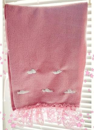 Нежный розовый шарф с облаками