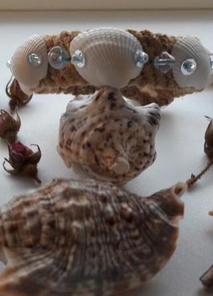 Плетений браслет з морськими черепашками і скляними намистинами2 фото