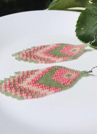 Розово-зеленые бисерные серьги в этническом стиле3 фото